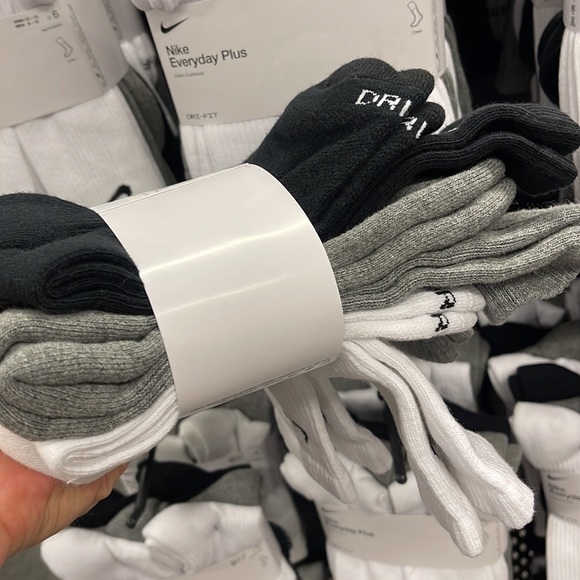 NIKE 
Training Crew Socks (6 Pairs)
Nike Everyday Cushioned

NWT - Picture 15 of 16